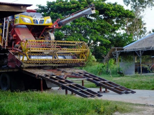 ขายเหมา 3 คัน รถเกี่ยวพร้อมเทรลเลอร์  3 รายการ ถูกๆสภาพดี 1,600,000 ต่อรองได้