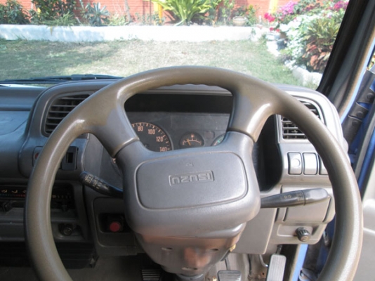 ISUZU NKR 66 E หัวการ์ตูน เครื่อง 110 ป้านเล็กไม่ติดเวลา ISUZU NKR 66 E หัวการ์ตูน เครื่อง 110 ป้านเล็กไม่ติดเวลา