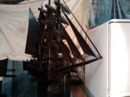 งานไม้ โมเดลเรือสำเภา หนัก 9 สูง 95 ยาว 99 สภาพสวย สนใจนำไปสะสม โทรมาคุยรายละเอียดกันได้ครับ