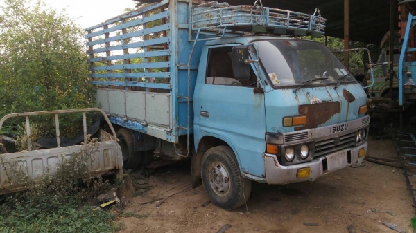 หกล้อ อีชูซุ TL85 ช่วงสั้น สภาพพใช้งานได้ปกติ (รถเครืองดีมาก) ทะเบียนพร้อมโอน