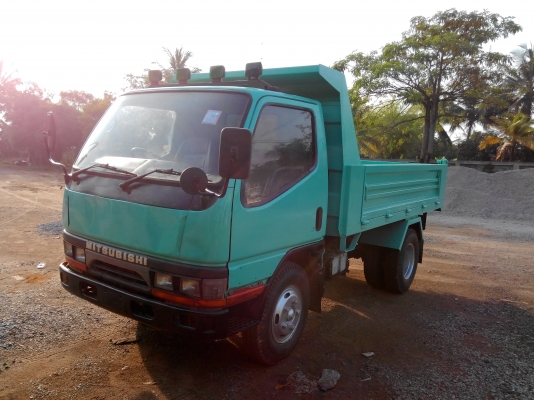 มิตซูแคนเตอร์ปี 40 ต่อดั้มใหม่ กระบะ 3.20 ม.เครื่องเดิม 110 แรง  เอกสารพร้อมโอน ม.79  ลดอีกครับ 355,000 บาท ด่วนครับ