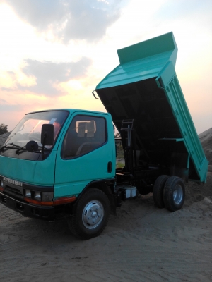 มิตซูแคนเตอร์ปี 40 ต่อดั้มใหม่ กระบะ 3.20 ม.เครื่องเดิม 110 แรง  เอกสารพร้อมโอน ม.79  ลดอีกครับ 355,000 บาท ด่วนครับ