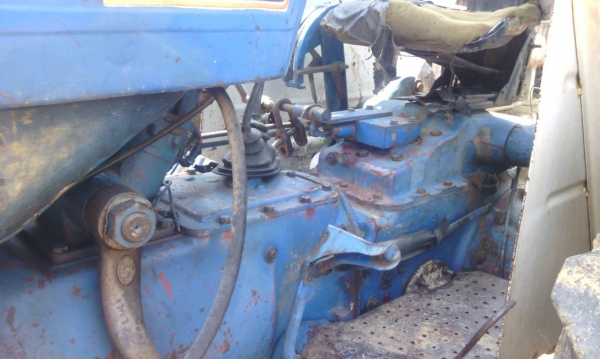 ขายรถไถ FORD 6610 2 เพลา ใบมีดดันหน้า 7 จาน ไม่เอกสาร ราคา 460000