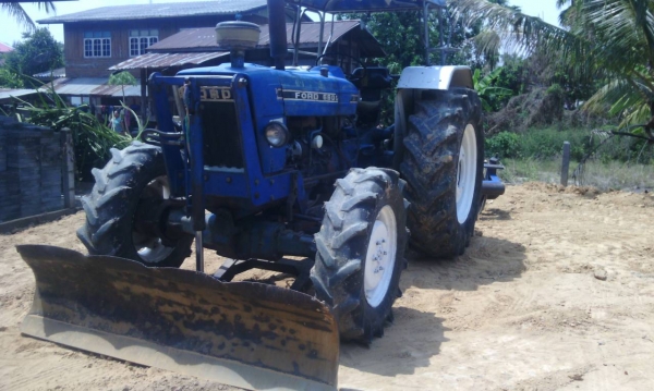 ขายรถไถ FORD 6610 2 เพลา ใบมีดดันหน้า 7 จาน ไม่เอกสาร ราคา 460000
