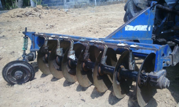 ขายรถไถ FORD 6610 2 เพลา ใบมีดดันหน้า 7 จาน ไม่เอกสาร ราคา 460000