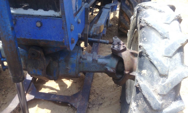 ขายรถไถ FORD 6610 2 เพลา ใบมีดดันหน้า 7 จาน ไม่เอกสาร ราคา 460000