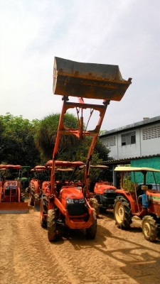 ขายรถไถ KUBOTA L3008 พร้อมบุ้งกี๋ ยกได้สูง 3.50 เมตร ราคา 295,000 อ.แกลง จ.ระยอง สอบถาม 0818618678