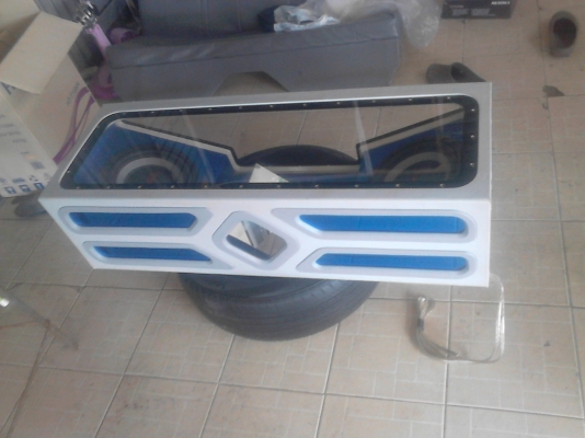 ตู้ลำโพงเครื่องเสียง  ยาว 112 ซม สูง 30 ซม. กระจกนั่งได้  tel.081-427-3941