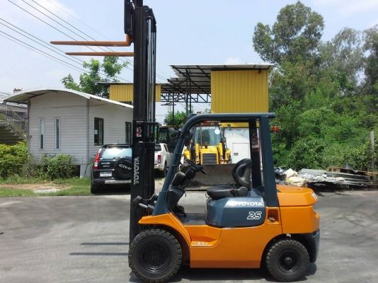 TOYOTA 7FD25ขนาด2.5ตัน เสาสูง3เมตร เกียร์ออร์โต้ เครื่องยนต์ดีเซล2Z รับประกันเครื่องเกียร์3เดือน ราคาต่อรองได้ 0816161541