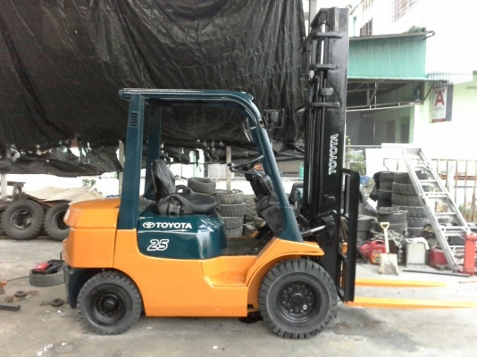 TOYOTA 7FD25 ขนาด2.5ตัน เสาสูง4เมตร เกียร์ออร์โต้ เครื่องยนต์ดีเซล2Z รับประกันเครื่องเกียร์3เดือน ราคาต่อรองได้0816161541