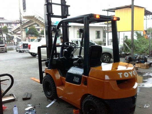 TOYOTA 7FD25 ขนาด2.5ตัน เสาสูง4เมตร เกียร์ออร์โต้ เครื่องยนต์ดีเซล2Z รับประกันเครื่องเกียร์3เดือน ราคาต่อรองได้0816161541