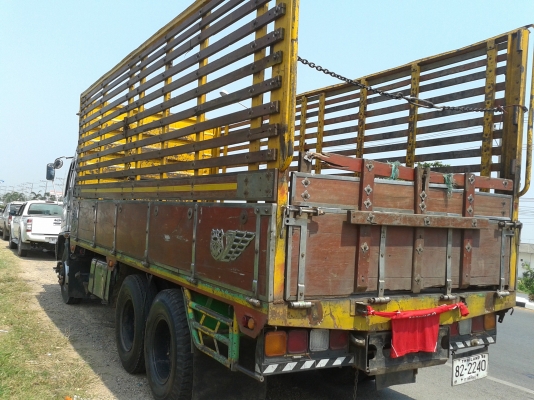 ขายรถสิบล้อเครื่อง 195 เพลาเดียว ปี 2547 ขายรถสิบล้อเครื่อง 195 เพลาเดียว ปี 2547