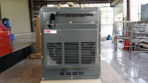 เครื่องปั่นไฟ GREENMAX5GF-LDE-3 สินค้ามือ 1 ปั่นไฟออก 380V, 220V., 12V. มีล้อในการเคลื่อนที่ ทำให้สะดวกในการเคลื่อนย้าย สินค้าพร้อมส่ง เครื่องปั่นไฟ GREENMAX5GF-LDE-3 สินค้ามือ 1 ปั่นไฟออก 380V, 220V., 12V. มีล้อในการเคลื่อนที่ ทำให้สะดวกในการเคลื่อนย้าย สินค้าพร้อมส่ง