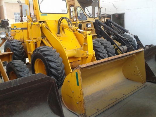 ต้องการขายรถตักยี่ห้อ komatsu-510 รถนอกนำเข้าจากญี่ปุ่น