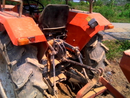 แทรคเตอร์ ฮิโนโมโต้ E324 พร้อมใบดันดิน