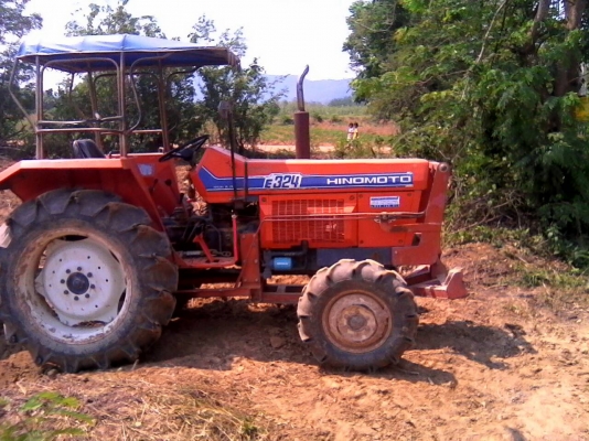 แทรคเตอร์ ฮิโนโมโต้ E324 พร้อมใบดันดิน
