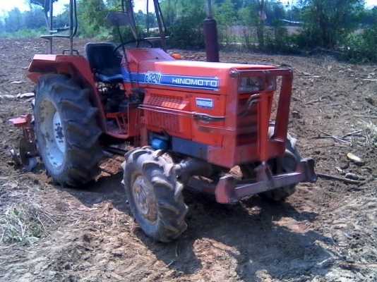 แทรคเตอร์ ฮิโนโมโต้ E324 พร้อมใบดันดิน
