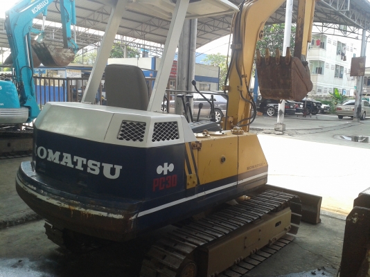 ต้องการขายรถขุดยี่ห้อ komatsu-pc30-5 รถนอกนำเข้าจากญี่ปุ่น
