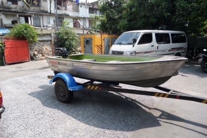 ขาย เรือปิเนียม STESSL 12 ฟุต พร้อมเครื่อง 9.9 EVINRUDE (จากญี่ปุ่น ) ขนาดเรือ กว้าง 145 ซมสูง 45 ซม. พร้อมถังน้ำมันเบิกใหม่ ราคา 69,000 (ไม่รวมเทเลอร์ ).