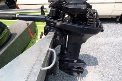 ขาย เรือปิเนียม STESSL 12 ฟุต พร้อมเครื่อง 9.9 EVINRUDE (จากญี่ปุ่น ) ขนาดเรือ กว้าง 145 ซมสูง 45 ซม. พร้อมถังน้ำมันเบิกใหม่ ราคา 69,000 (ไม่รวมเทเลอร์ ).