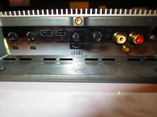 4. ขายเพาเวอร์แอมป์ติดรถยนต์ 220 วัตต์ ใส่ลำโพงได้ 2 ตัว เหมาะขับเบส 4. ขายเพาเวอร์แอมป์ติดรถยนต์ 220 วัตต์ ใส่ลำโพงได้ 2 ตัว เหมาะขับเบส