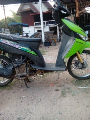 ขายรถมอเตอร์ไซด์ Honda click รถสภาพดี ใช้งานทุกวัน สตาร์ทติดง่าย