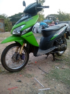 ขายรถมอเตอร์ไซด์ Honda click รถสภาพดี ใช้งานทุกวัน สตาร์ทติดง่าย