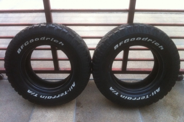 ยาง BF Goodrich 265/70/16 ปี09 2เส้น