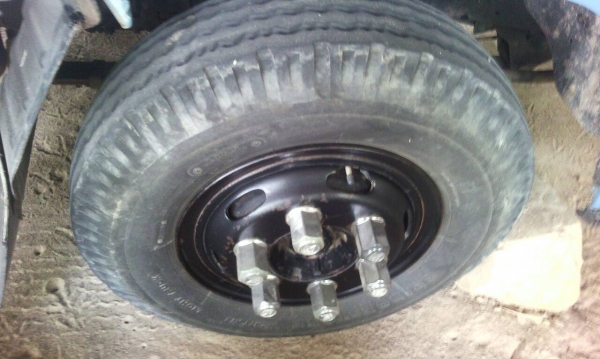 รถอีซุซุ 6 ล้อ รั้ว NPR เปลื่ยนเครื่อง 110  แรงม้า ปี 35.   สนใจติดต่อ 081 - 6079515