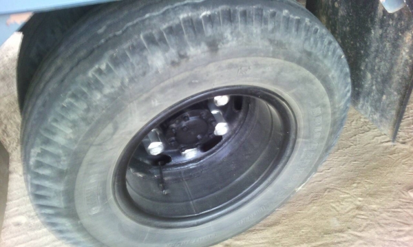 รถอีซุซุ 6 ล้อ รั้ว NPR เปลื่ยนเครื่อง 110  แรงม้า ปี 35.   สนใจติดต่อ 081 - 6079515