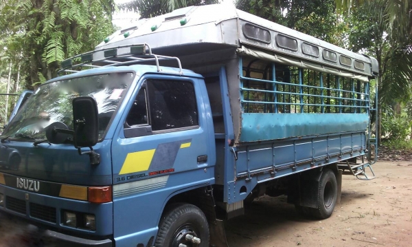 รถอีซุซุ 6 ล้อ รั้ว NPR เปลื่ยนเครื่อง 110  แรงม้า ปี 35.   สนใจติดต่อ 081 - 6079515