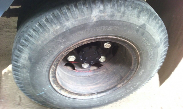 รถอีซุซุ 6 ล้อ รั้ว NPR เปลื่ยนเครื่อง 110  แรงม้า ปี 35.   สนใจติดต่อ 081 - 6079515