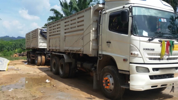 รถฮีโน่ 10 ล้อดั้ม  380  แรงม้า ปี 53  ( ขายแม่ , ลูก. )   สนใจติดต่อ 081 - 6079515