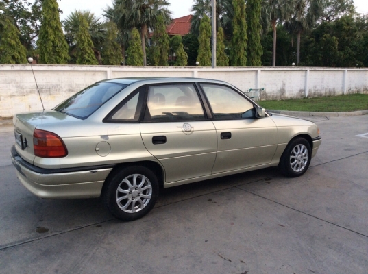 ขายรถโอเปิล แอสตร้า ปี94 เปลี่ยนเครื่อง โตโยต้า 4A-FE 1.5 หัวฉีด เกียร์ออโต้ ติดแก๊สLPG (ใช้ได้2ระบบ) เพาเวอร์ ภายในเบาะหนังสวยไม่มีขาด วิทยุCD ไมล์ใช้ได้หมด ตัวถังสีบางมีริ้วรอยบ้างไม่มีผุ แม็กhonda brio ขอบ14" รถขับดี ใช้ได้2ระบบ ภาษีไม่ขาดต่อ เอกส