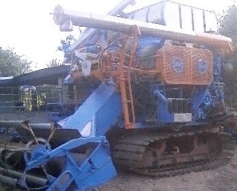 ขายด่วน รถเกี่ยวข้าวสุรชัยการช่าง รถสภาพดีสวยมากพร้อมทำงานได้เลยครับ เครื่องยนต์ 290 HP EP100 เทอร์โบ อุ้มซ้ายปรับระดับ 2.5 ตัน ปั๊มไดกิ้นเบอร์ 22 มอเตอร์ปั่นหน้าของ PC200 ช่วงล่างใหญ่ของ PC200 สภาพแน่นดีพร้อมใช้งานได้เลยครับ ราคาต่อรองได้ครับ