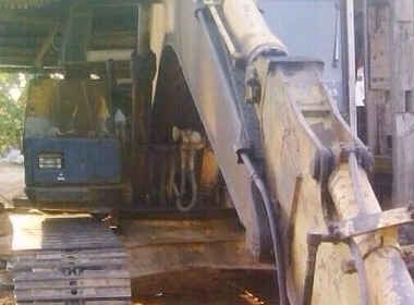 ขายด่วน รถแบ็คโฮร KOMATSU PC 120-5 ขายแพ็คคู่กับ รถเทรลเลอร์สิบล้อหัวยาว ISUZU TX 165 HP 6BD1 รถสภาพดีมีเอกสารเล่มทะเบียนครบ เพลาเดียว รถแบ็คโฮร 120-5 สภาพดีพร้อมทำงานได้เลย เครื่องเดิมปั๊มเดิมทำงานได้เร็ว ภายในเก๋งคอนโทรลยาว ช่วงล่างแน่นดีประมาณ 60\%  พร้