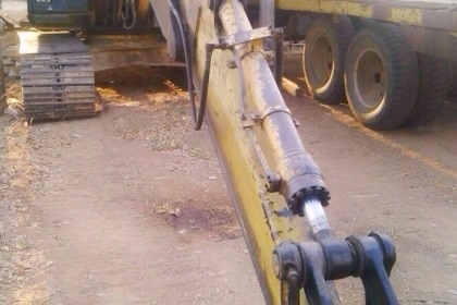 ขายด่วน รถแบ็คโฮร KOMATSU PC 120-5 ขายแพ็คคู่กับ รถเทรลเลอร์สิบล้อหัวยาว ISUZU TX 165 HP 6BD1 รถสภาพดีมีเอกสารเล่มทะเบียนครบ เพลาเดียว รถแบ็คโฮร 120-5 สภาพดีพร้อมทำงานได้เลย เครื่องเดิมปั๊มเดิมทำงานได้เร็ว ภายในเก๋งคอนโทรลยาว ช่วงล่างแน่นดีประมาณ 60\%  พร้