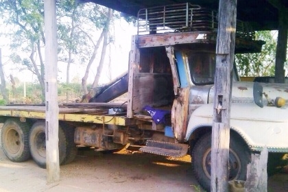 ขายด่วน รถแบ็คโฮร KOMATSU PC 120-5 ขายแพ็คคู่กับ รถเทรลเลอร์สิบล้อหัวยาว ISUZU TX 165 HP 6BD1 รถสภาพดีมีเอกสารเล่มทะเบียนครบ เพลาเดียว รถแบ็คโฮร 120-5 สภาพดีพร้อมทำงานได้เลย เครื่องเดิมปั๊มเดิมทำงานได้เร็ว ภายในเก๋งคอนโทรลยาว ช่วงล่างแน่นดีประมาณ 60\%  พร้