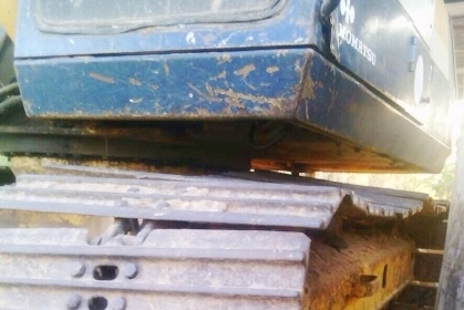 ขายด่วน รถแบ็คโฮร KOMATSU PC 120-5 ขายแพ็คคู่กับ รถเทรลเลอร์สิบล้อหัวยาว ISUZU TX 165 HP 6BD1 รถสภาพดีมีเอกสารเล่มทะเบียนครบ เพลาเดียว รถแบ็คโฮร 120-5 สภาพดีพร้อมทำงานได้เลย เครื่องเดิมปั๊มเดิมทำงานได้เร็ว ภายในเก๋งคอนโทรลยาว ช่วงล่างแน่นดีประมาณ 60\%  พร้