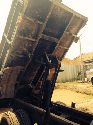 รถกระบะดัมพ์ 6 ล้อ