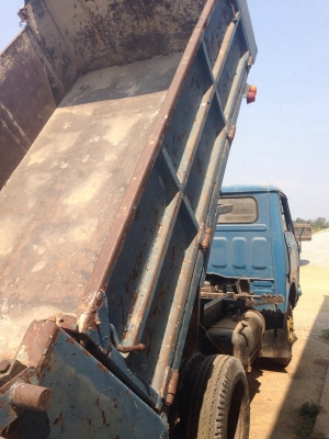 รถกระบะดัมพ์ 6 ล้อ