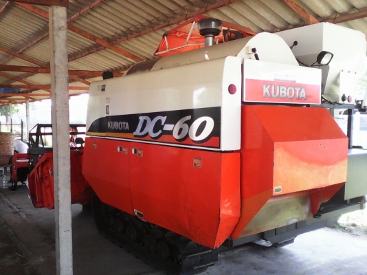 รถเกี่ยวข้าว DC-60 สภาพสวยมากครับเดิมๆครับ