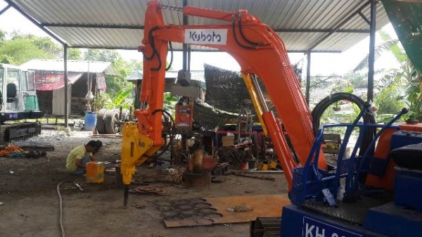 รถขุด KUBOTA KH 033 หัวเจาะกระแทก พร้อมบุ้งกี๋