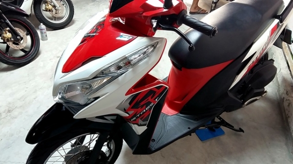CLICK 125 i  ลายสตีท สีขาวแดง รถเดือน มกราคม ปี 57 ไมล์ 4 พันโล แถม 2 รายการ 29900