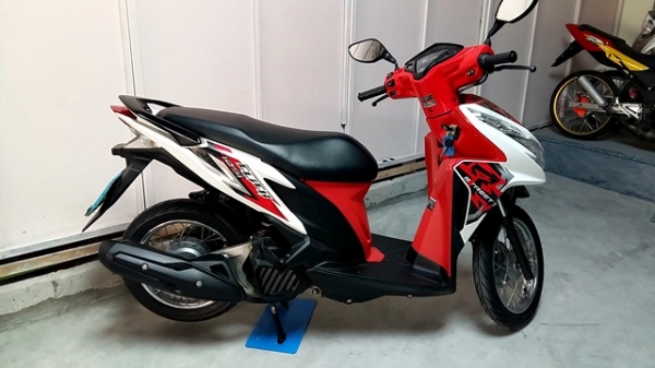 CLICK 125 i  ลายสตีท สีขาวแดง รถเดือน มกราคม ปี 57 ไมล์ 4 พันโล แถม 2 รายการ 29900