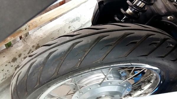 CLICK 125 i  ลายสตีท สีขาวแดง รถเดือน มกราคม ปี 57 ไมล์ 4 พันโล แถม 2 รายการ 29900