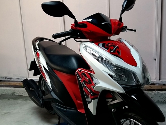 CLICK 125 i  ลายสตีท สีขาวแดง รถเดือน มกราคม ปี 57 ไมล์ 4 พันโล แถม 2 รายการ 29900