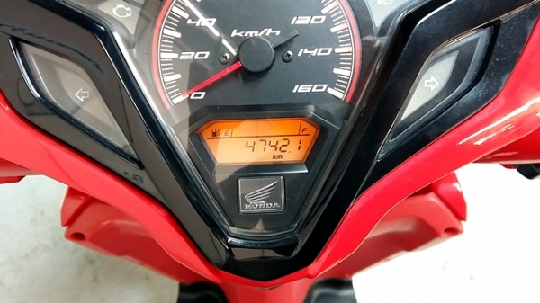 CLICK 125 i  ลายสตีท สีขาวแดง รถเดือน มกราคม ปี 57 ไมล์ 4 พันโล แถม 2 รายการ 29900