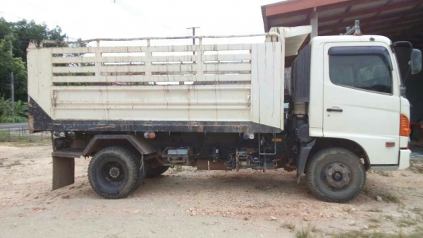 รถฮีโน่ 6 ล้อดั้ม 175 แรงม้า. ปี 53   ( รถวิ่ง 2xx,xxx กว่า กม. )     สนใจติดต่อ  081 - 6079515