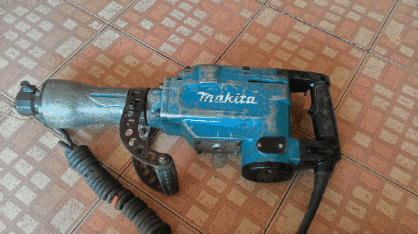 ขายตัวสกัดคอนกรีด Makita HM1306แท้ 100\%.
